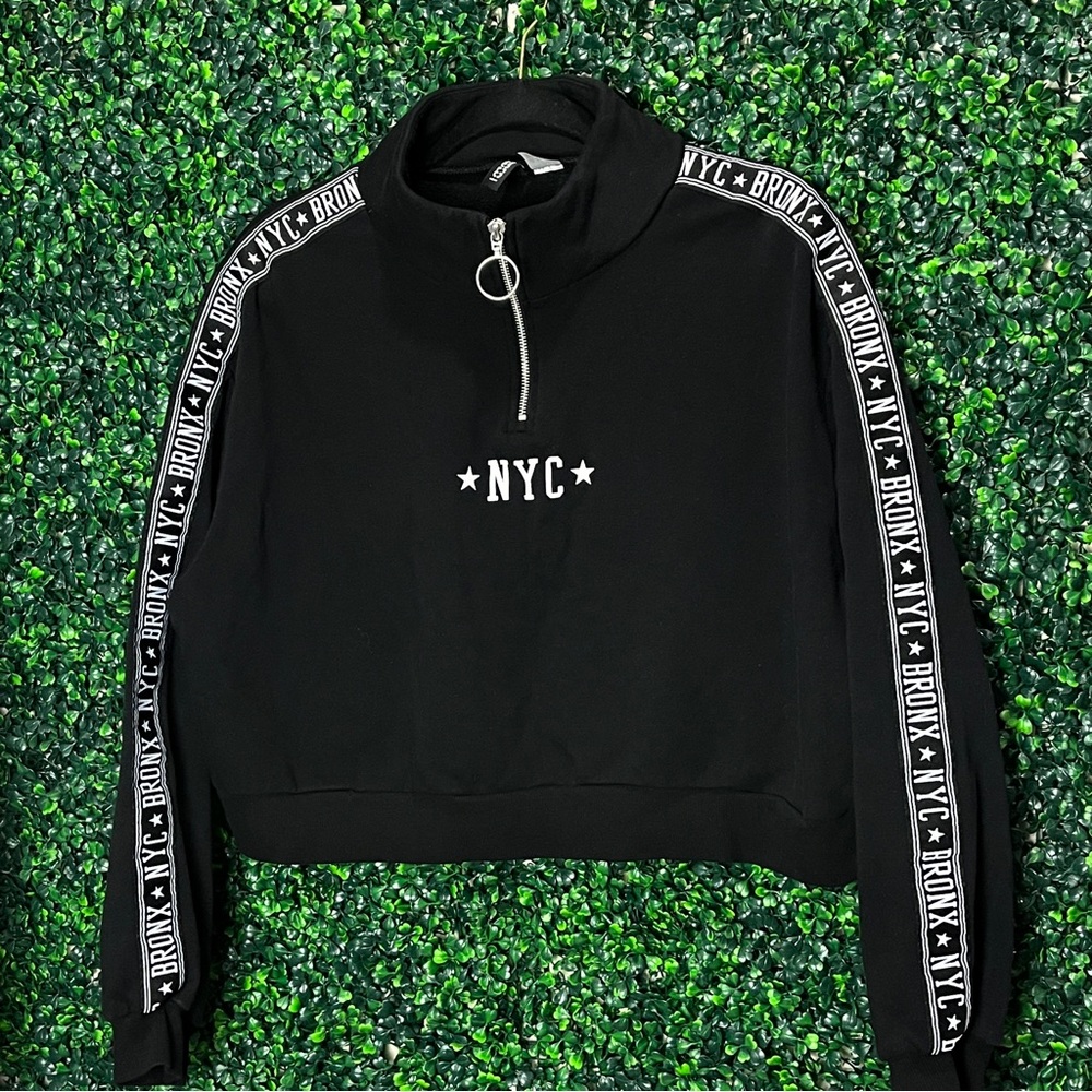 Black NYC long sleeve Crop Top